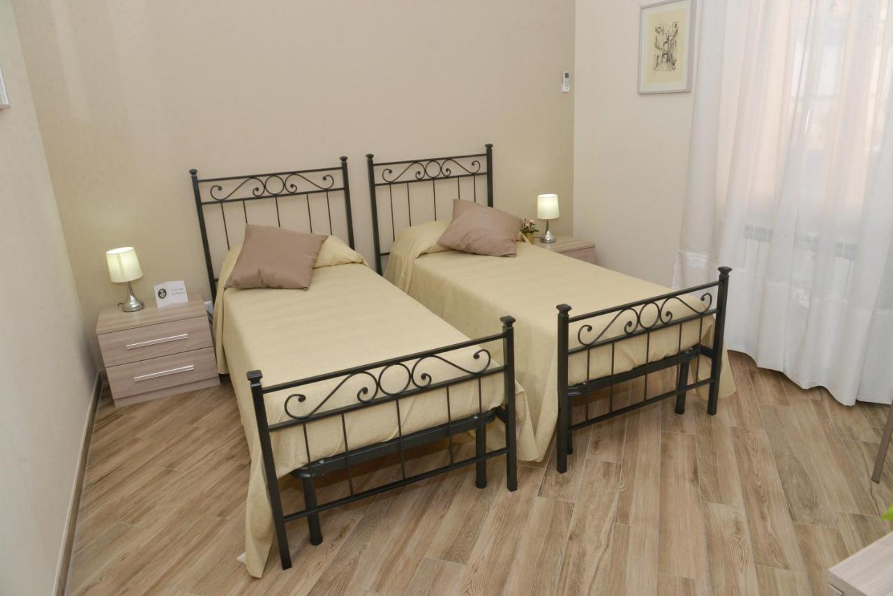 B&B Monday Fiumicino Eksteriør bilde